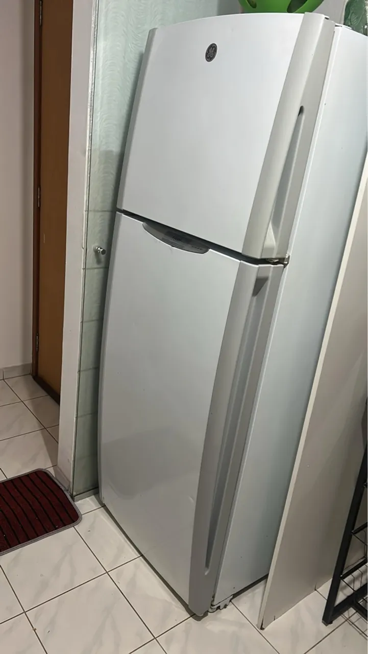 Geladeira GE Frost Free Top Freezer