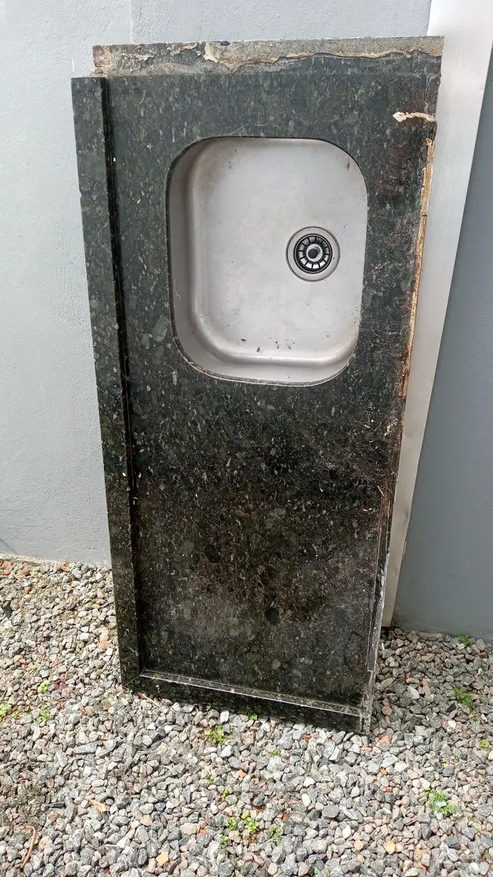 Pia em granito verde Ubatuba e Cuba Franke 