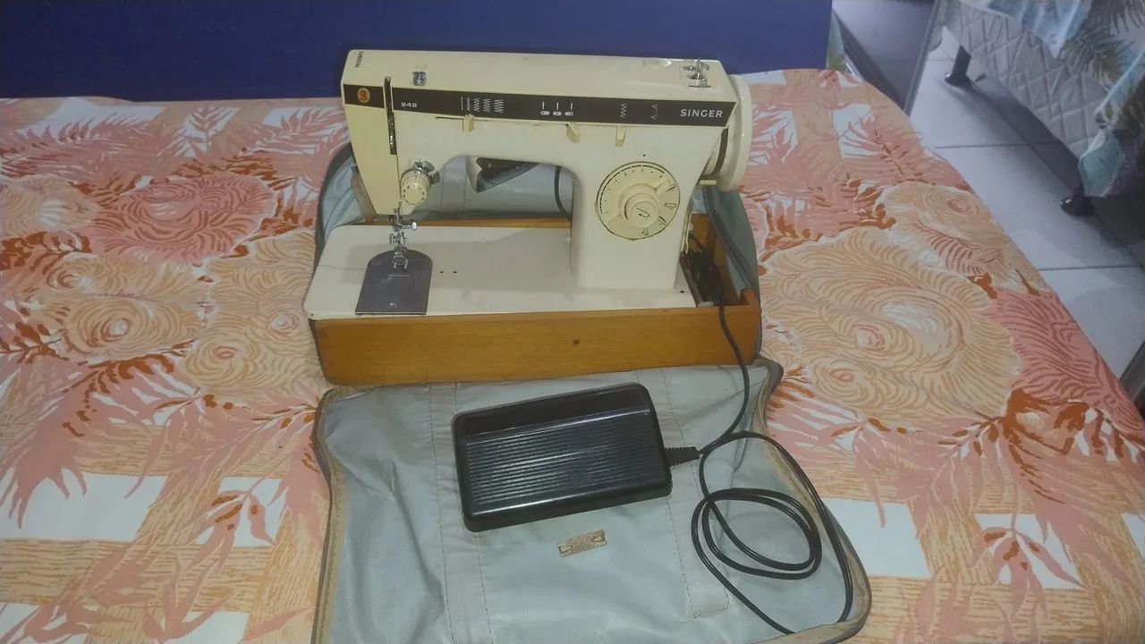 Máquina de Costura Singer 242 - Foto 4