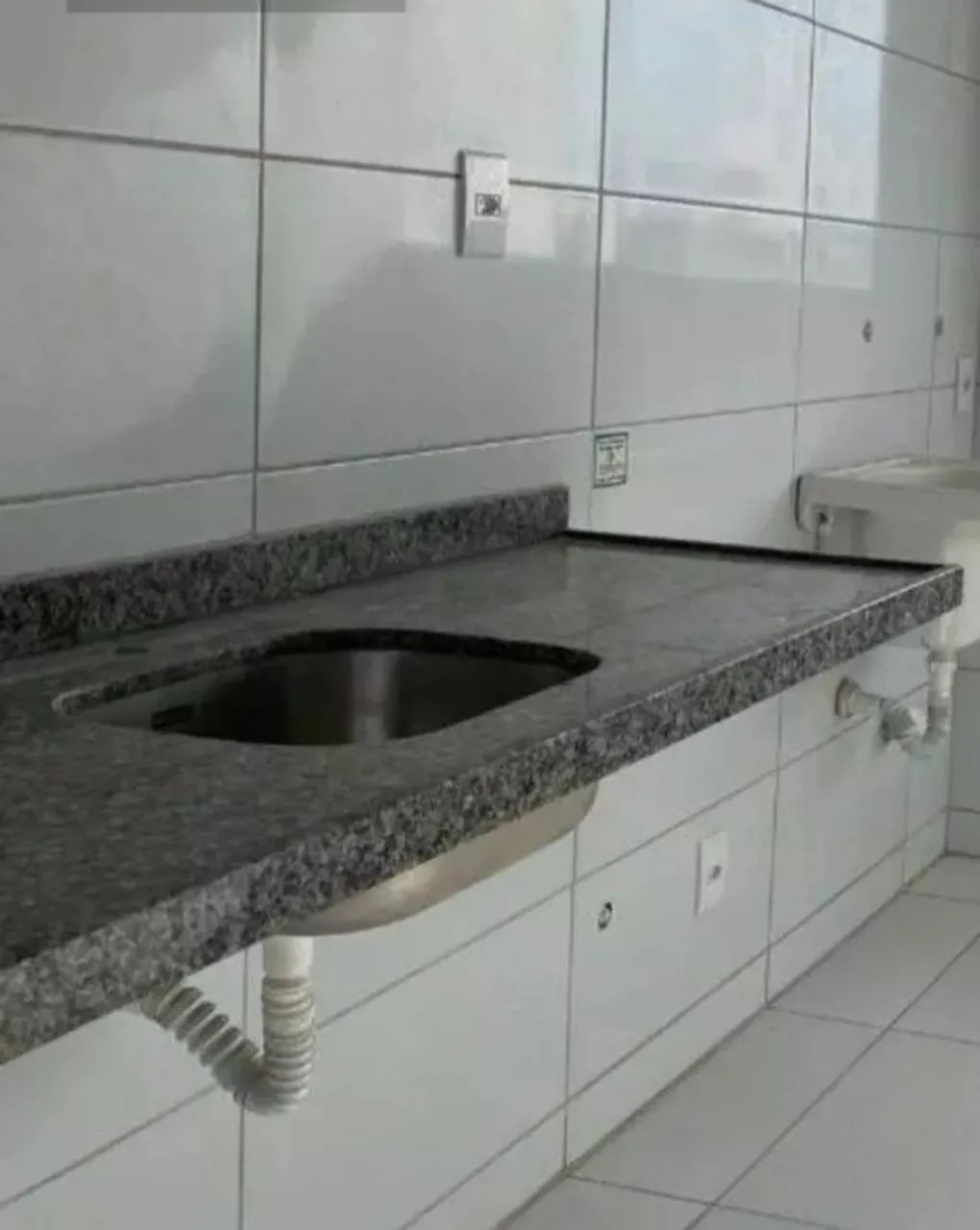 ? FOR SALE - Granite Countertop with Sink + Partition Wall - R$ 70064573827556353121