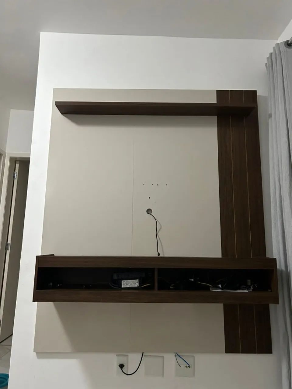 Painel de TV de madeira