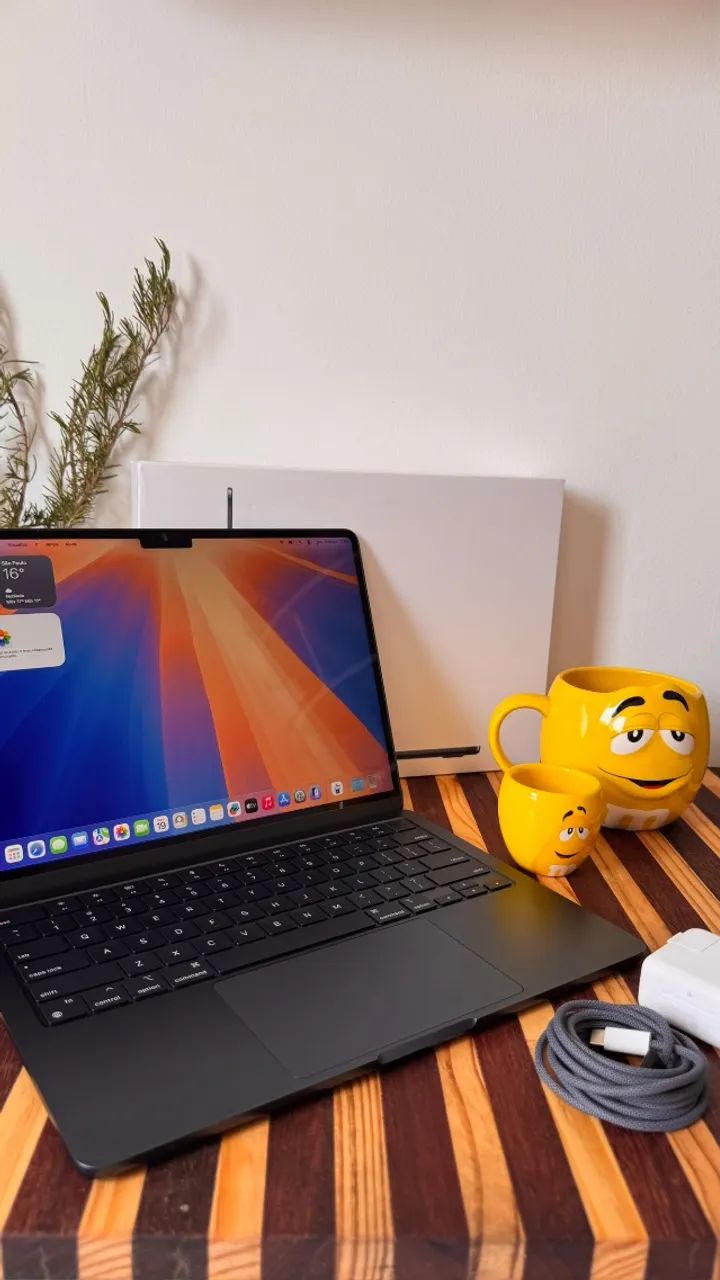 403 - MacBook Air M2 2022 (13'', 8GB, 256GB) c/ caixa Meia