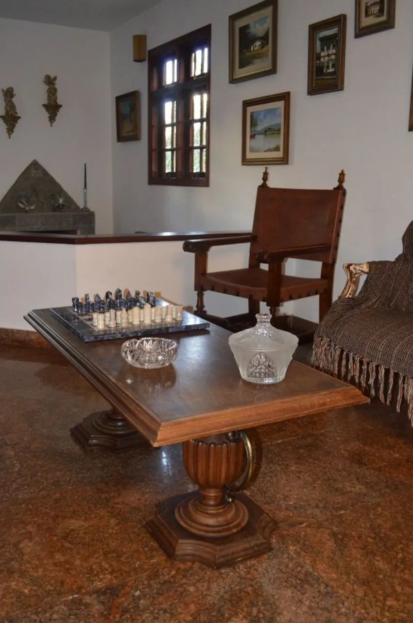Mesa de centro com pés em formato de ânfora  - Foto 3