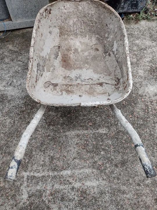 Carrinho de mão de concreto usado