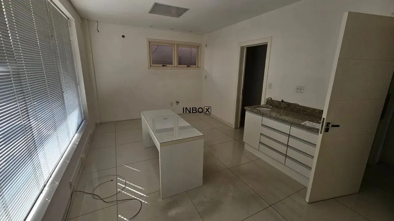 SALA COMERCIAL DE ANDAR COM 42,64M² PRIVATIVOS NO BAIRRO CENTRO NA CIDADE DE BENTO GONÇALV