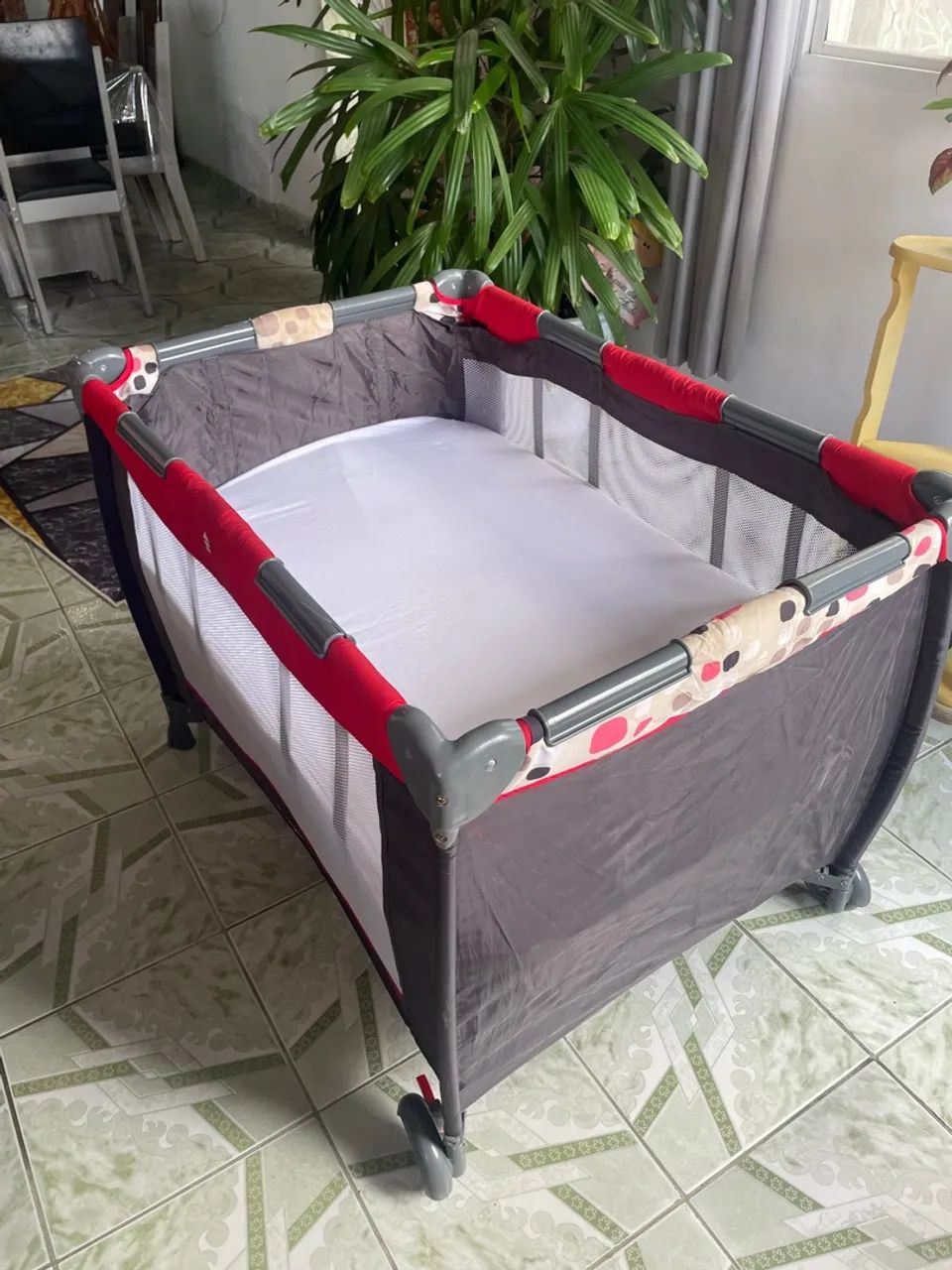 Berço chiqueirinho + colchão 