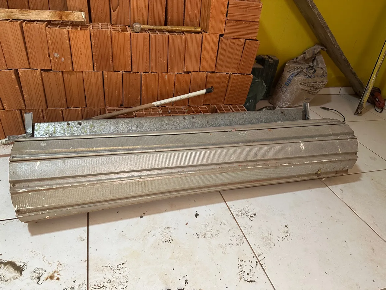 2 Portas de enrolar em aço pouco usadas