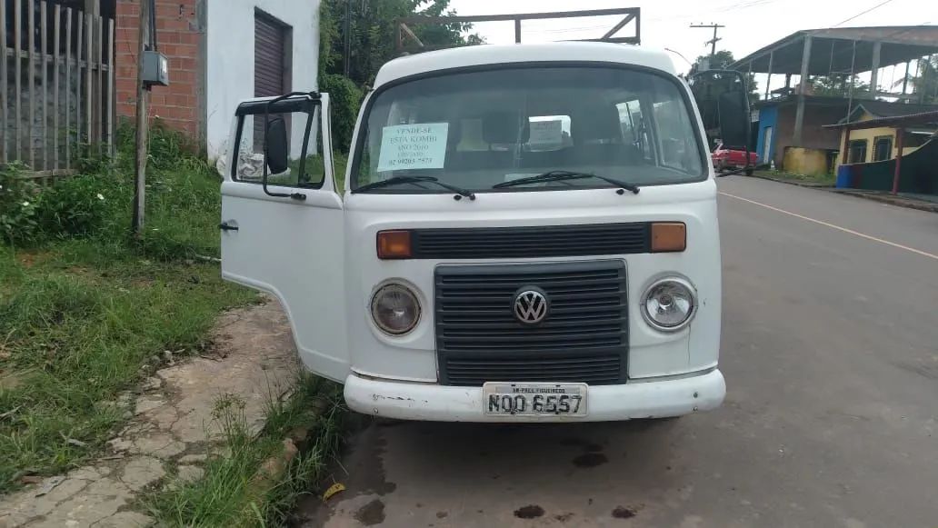 Vende-se está Kombi