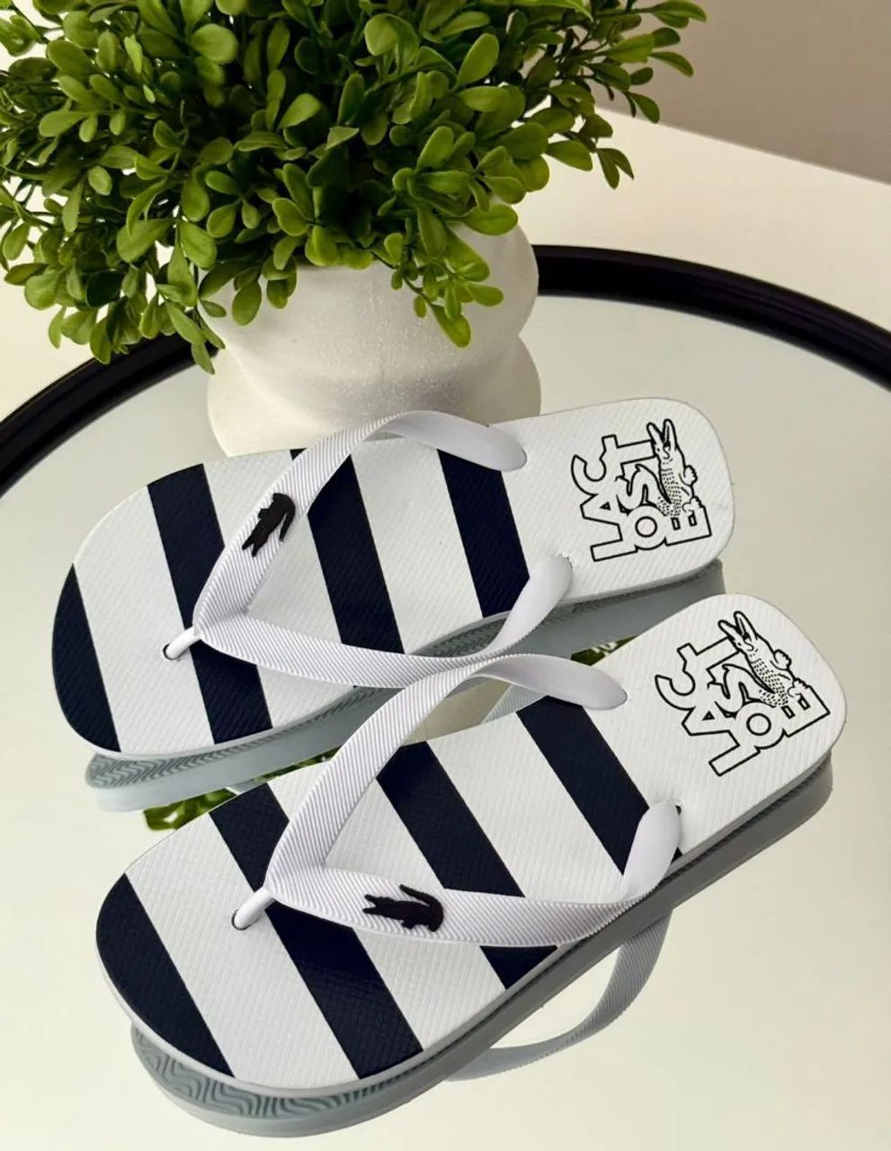 Chinelo Azul com Design Geométrico e Logotipo - Foto 5