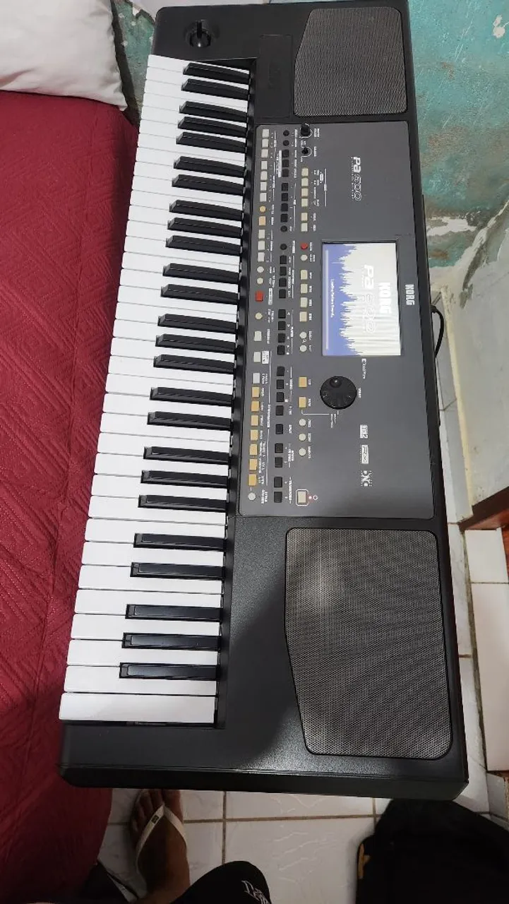 Teclado Korg Pa600