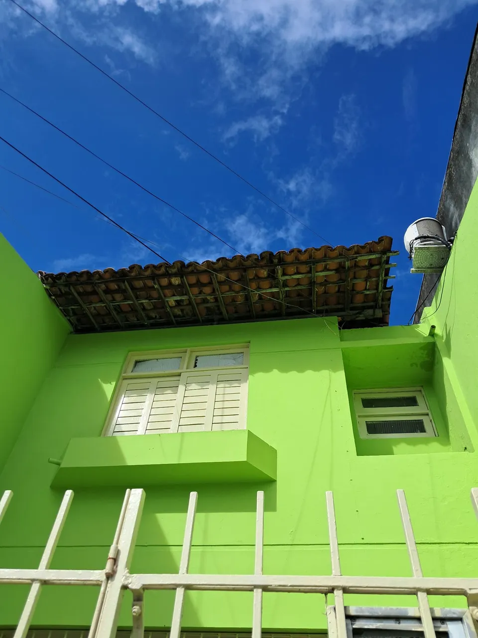Aluga-se apartamento Rua Santa Luzia , 81.