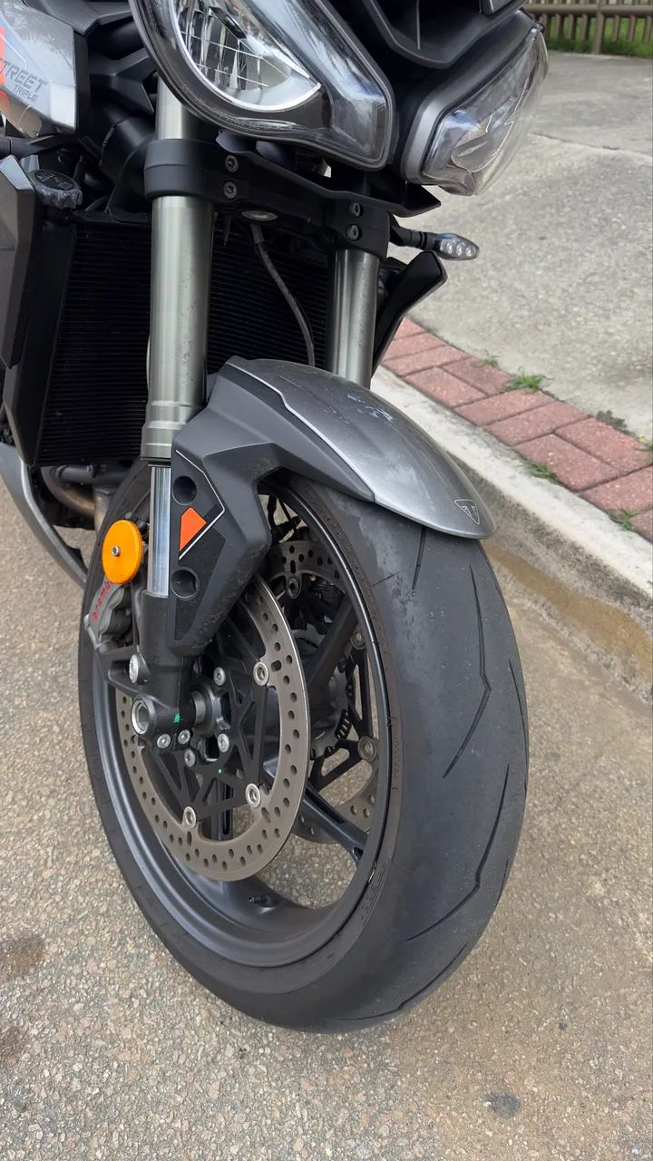 Street Triple 765RS - 2.300KM APENAS  - Foto 5