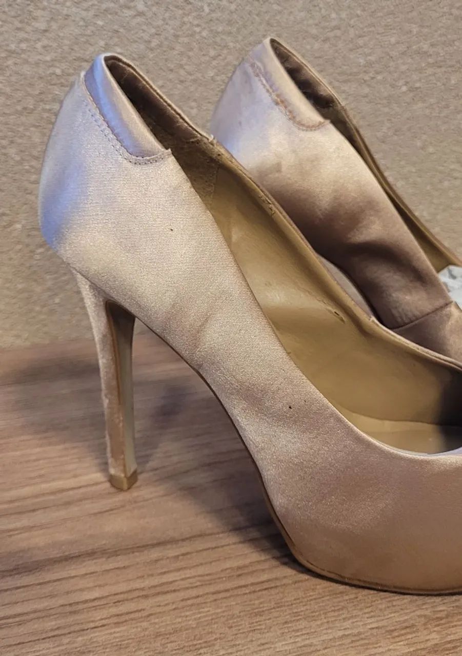 Salto alto bege de cetim número 35 Datelli  - Foto 5