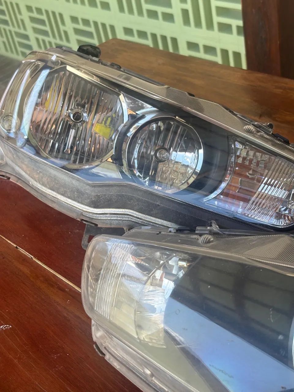 Par de farol do lancer 