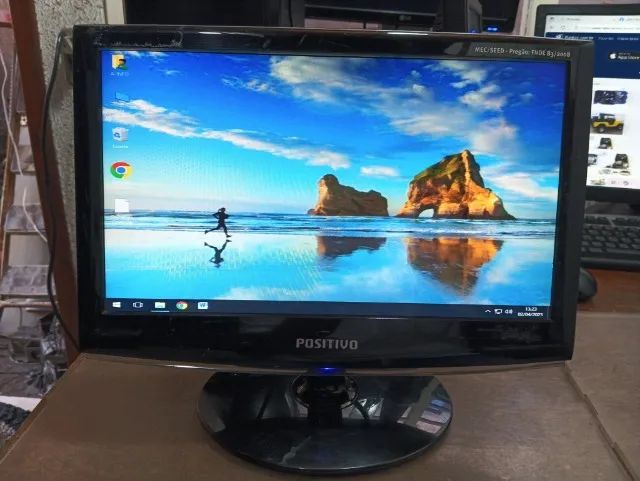 Torro monitor positivo 16 polegadas saída VGA não tem HDMI não acompanha cabos em perfeito - Foto 2
