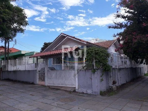 Casa para Venda - 90m², 4 dormitórios, 3 vagas - Cristal