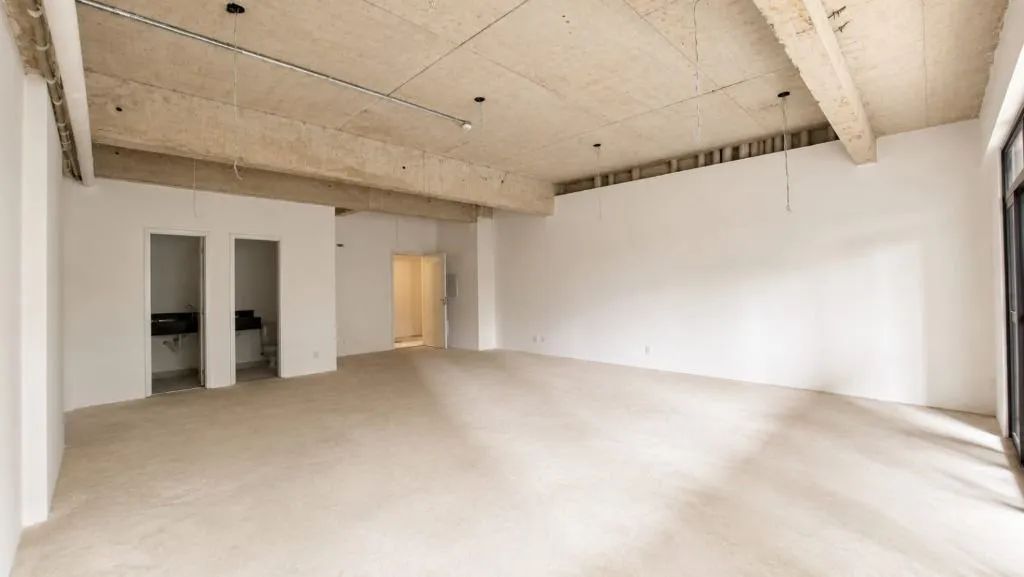 Sala comercial de 70,73 m² com 2 banheiros, varanda e vagas rotativas no Edifício Quadria  - Foto 2