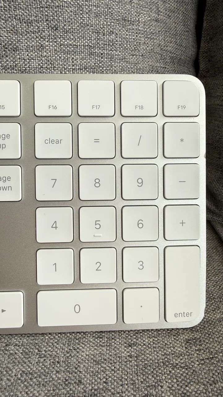 Apple Magic Keyboard Original com Touch ID e Teclado Numérico