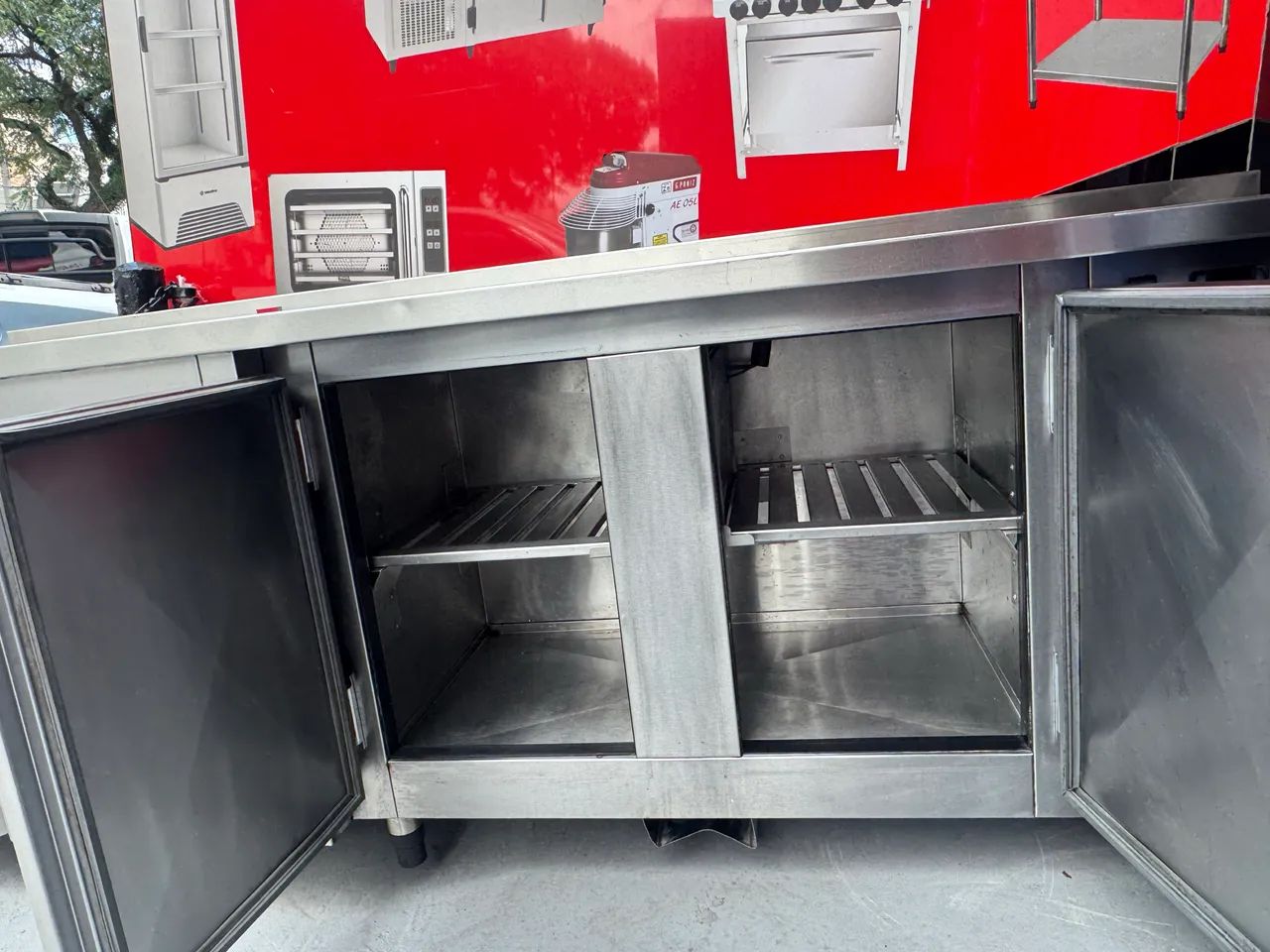 VENDO UM BALCÃO REFRIGERADO 4 PORTAS  - Foto 4