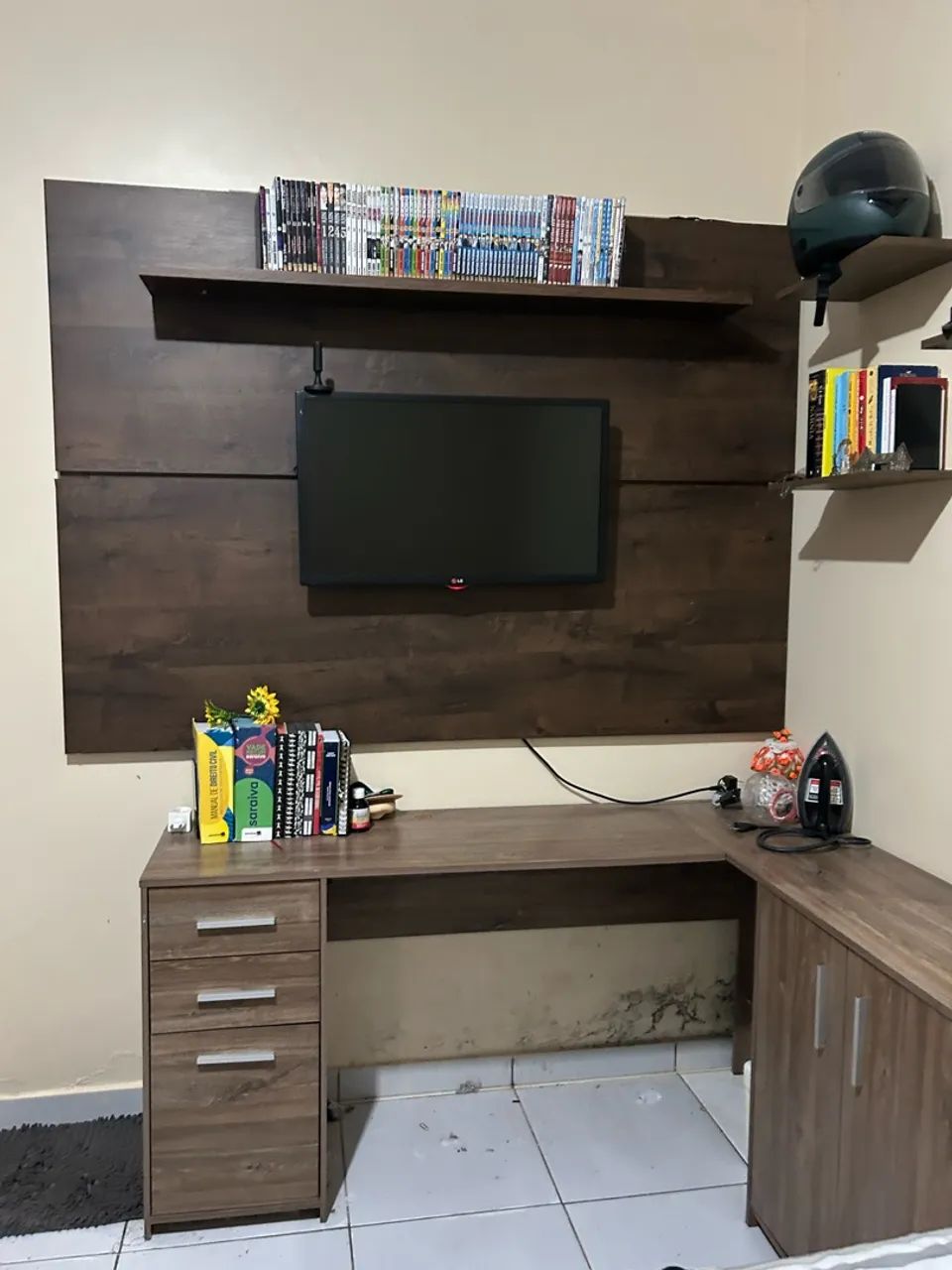 ESCRIVANINHA E PAINEL DE TV