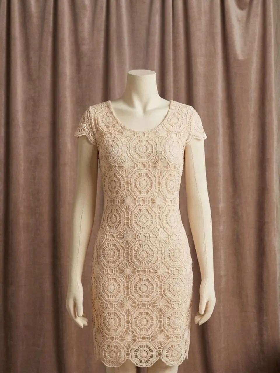 Vestido de Renda Bege P