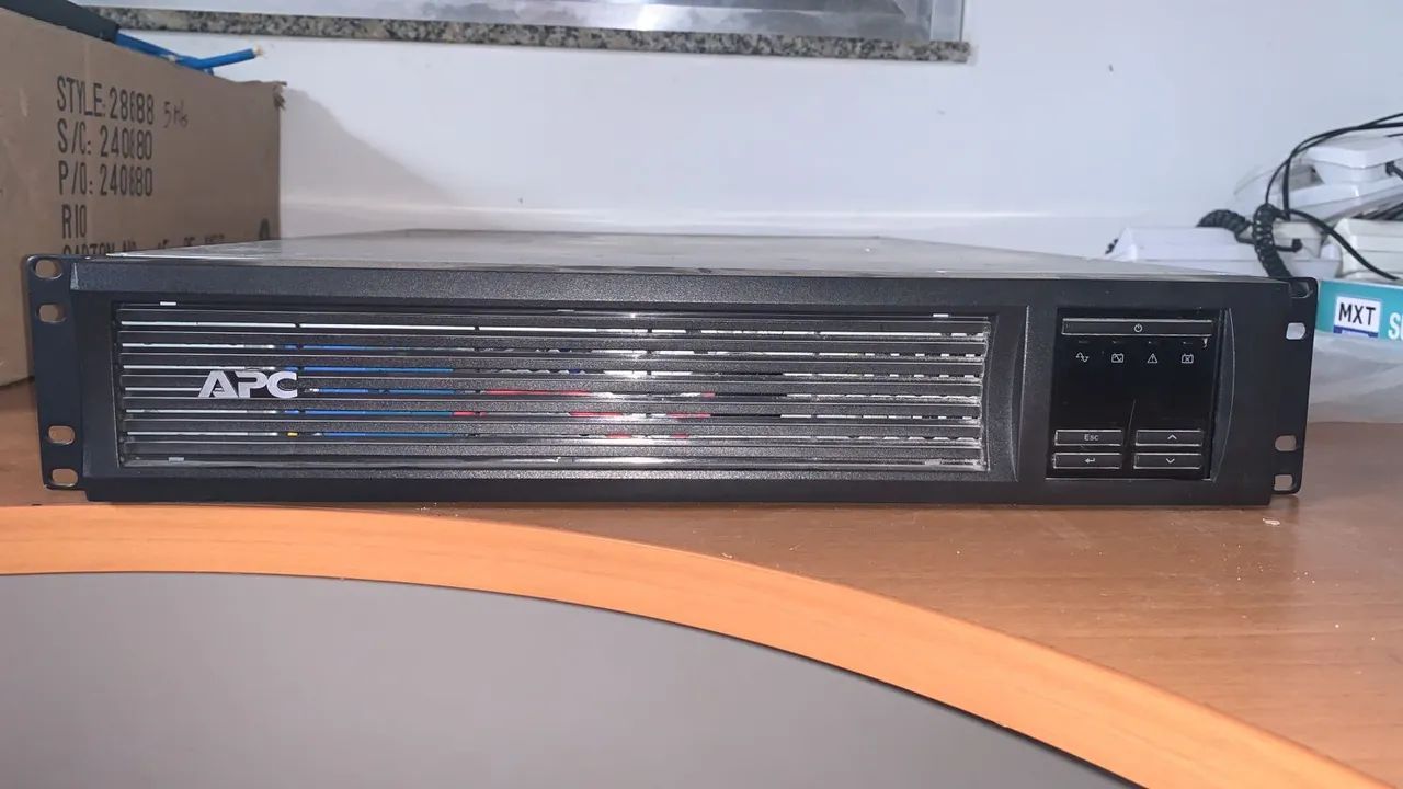 Nobreak SMT2200I2U-BR 220V - APC Smart-UPS, Line Interactive, 2200VA, Rackmount  - Foto 4