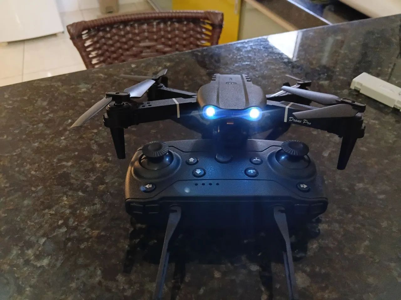Drone e99 pro com 4 baterias