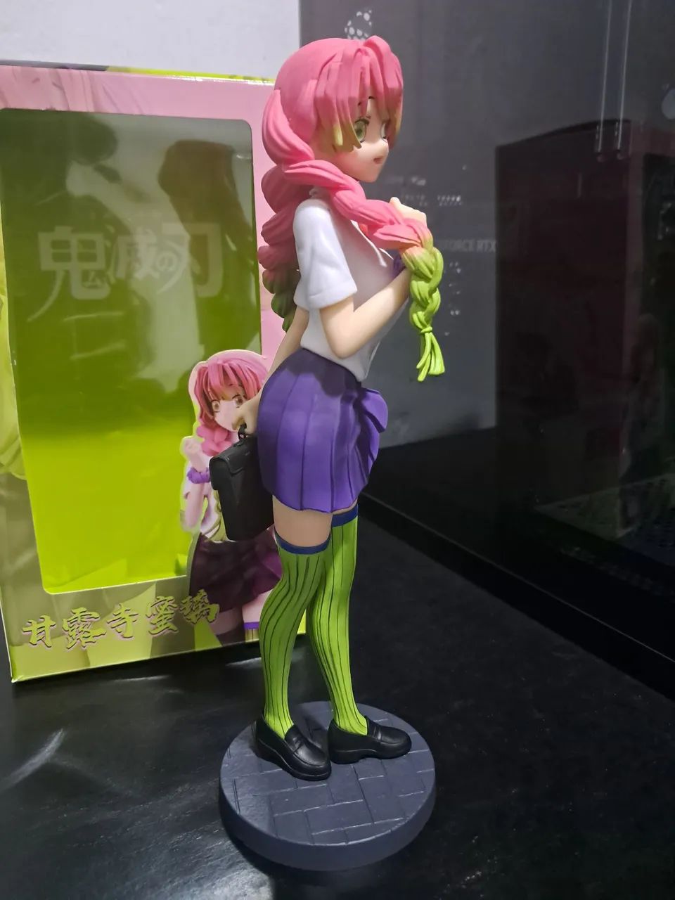 Action Figure Demon Slayer - Mitsuri Kanroji 28cm - Foto 3