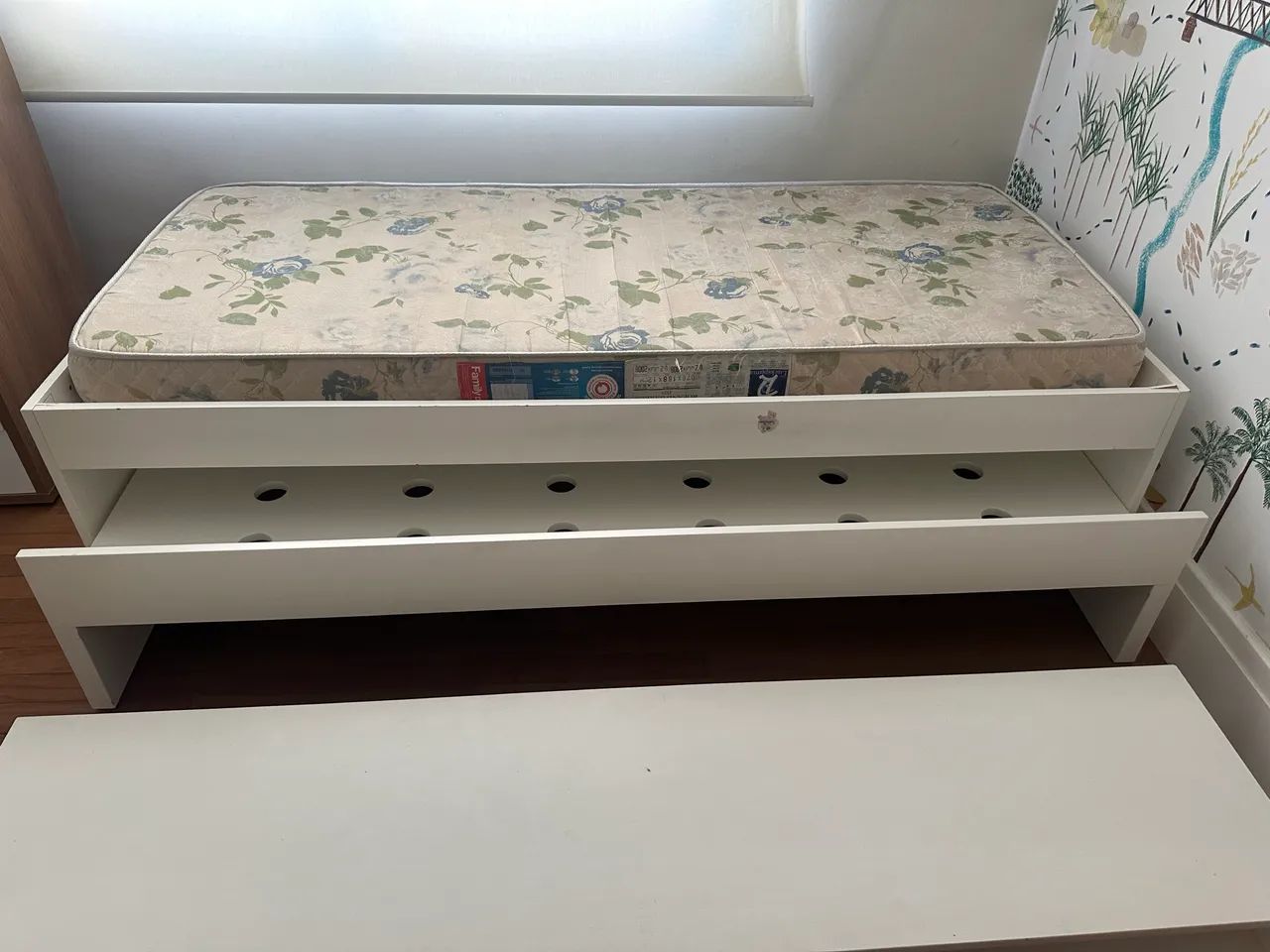 Bicama branca laqueada