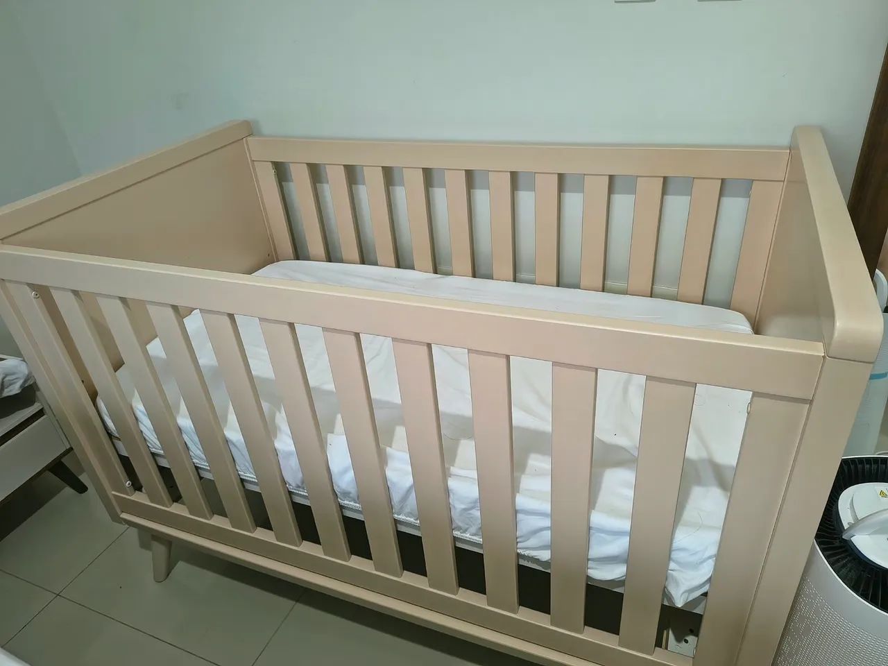 Berço de madeira com colchão 