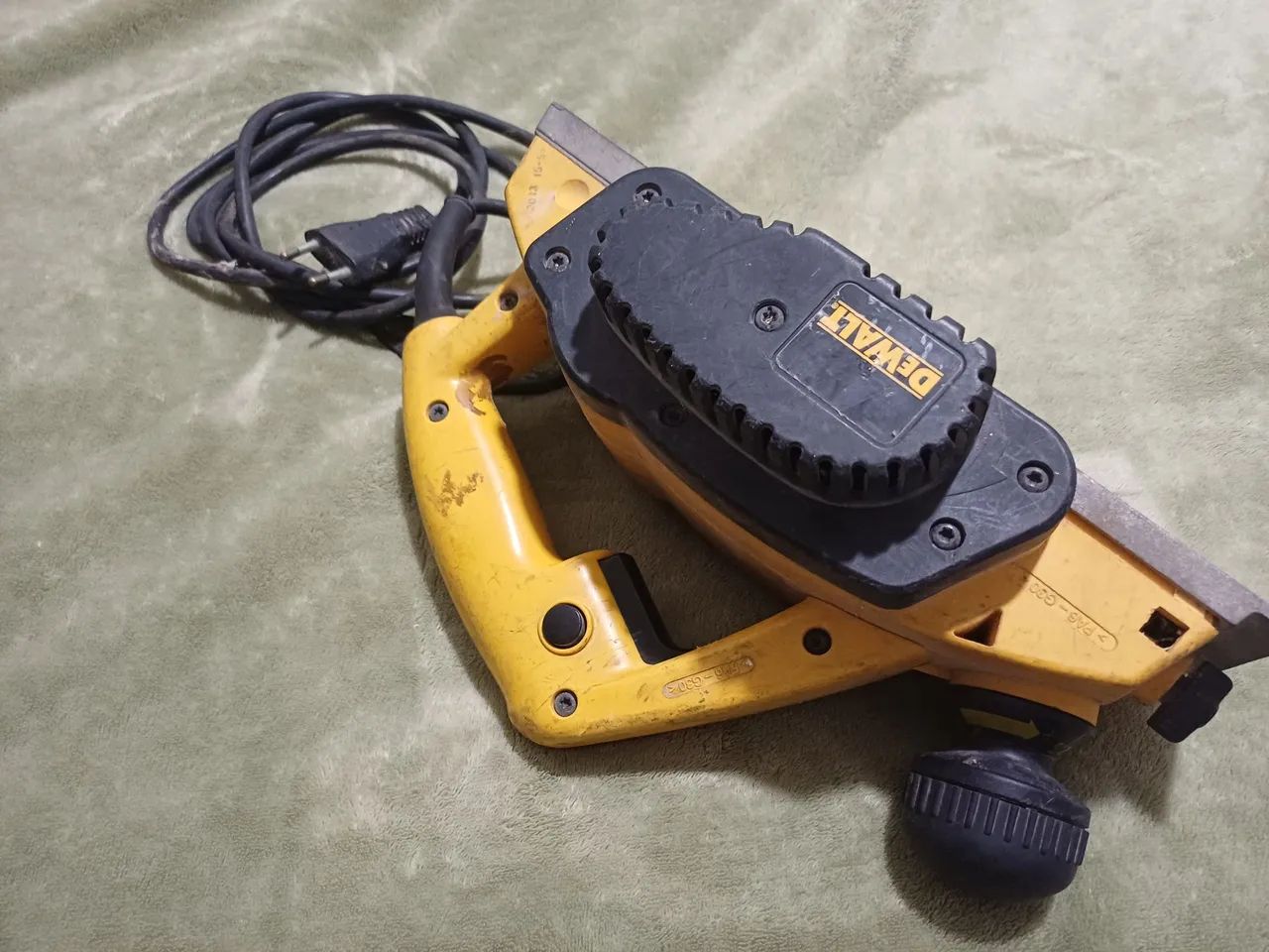 Plaina elétrica dewalt dw-680 - Foto 2