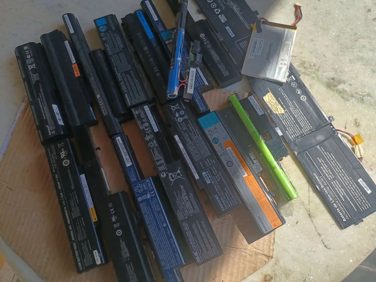 LOTE 18 Unidades Baterias Notebook (Diversas)