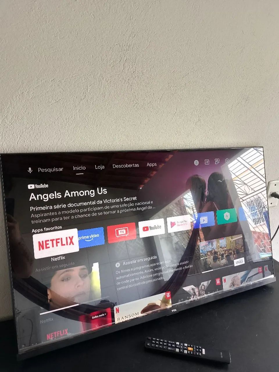 TV TCL ANDROID SMART, 40 POLEGADAS, HDR10, PERFEITA E COM CONTROLE, COMANDO DE VOZ. - Foto 2