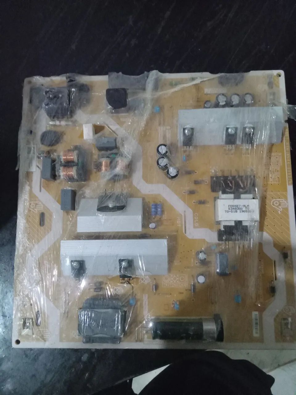 Vendo placa de tv nova e esta no plástico 