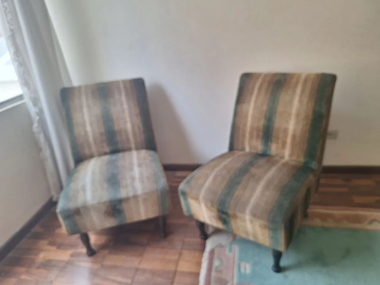 Vendo Conj. Poltronas Veludo (retrô) - Foto 5