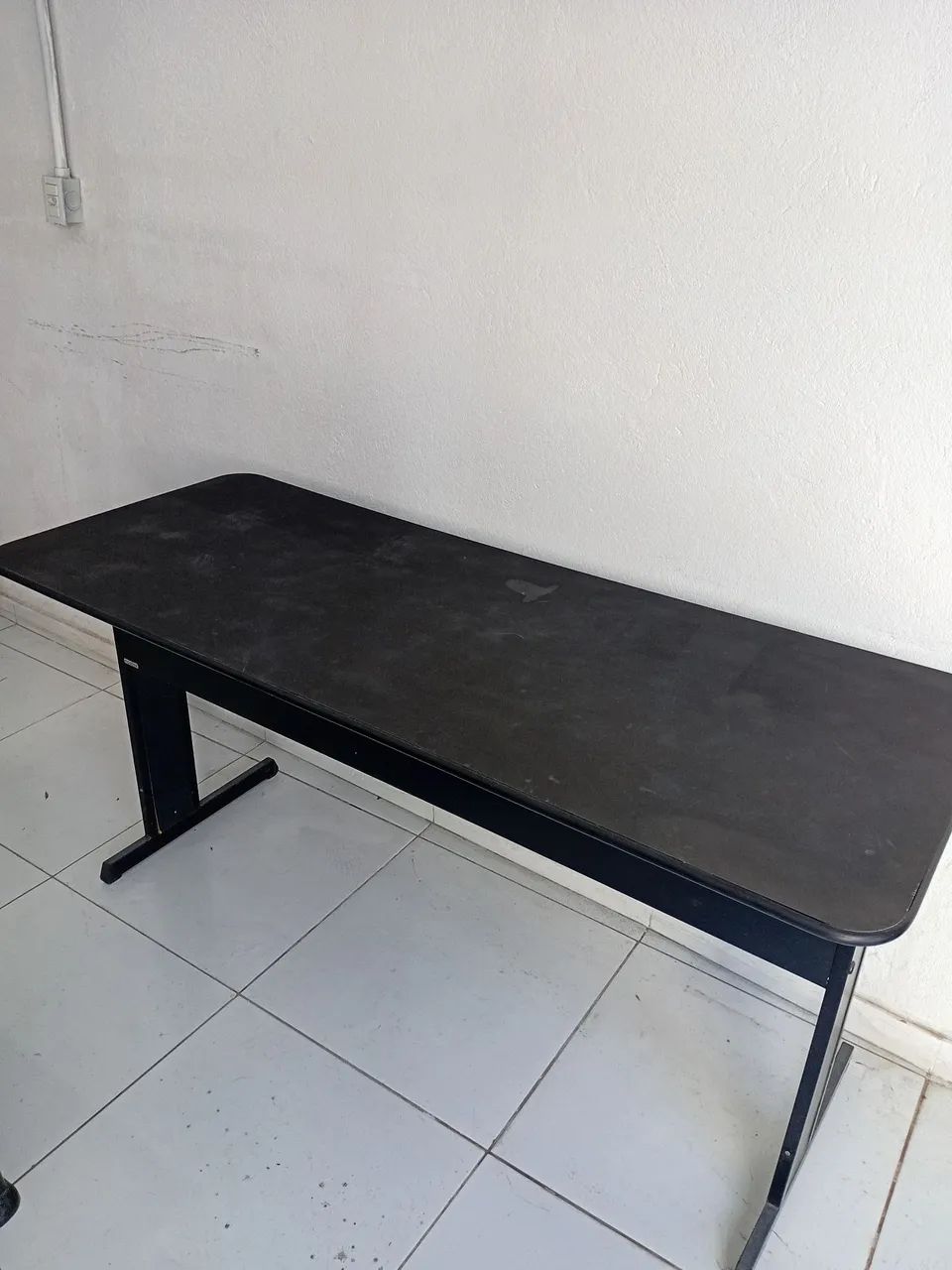 Mesa para escritório com duas gavetas - Foto 3