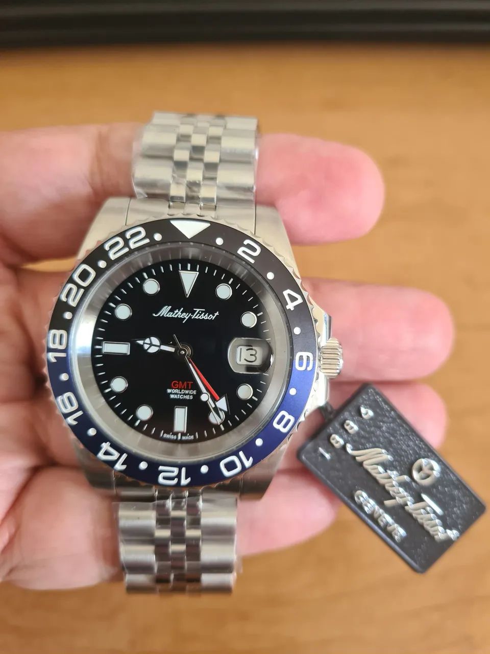 RELÓGIO MATHEY-TISSOT (SUÍÇO)- GMT - MOSTRADOR PRETO E BISEL BATMAN - CAIXA E DOCUMENTOS - Foto 5