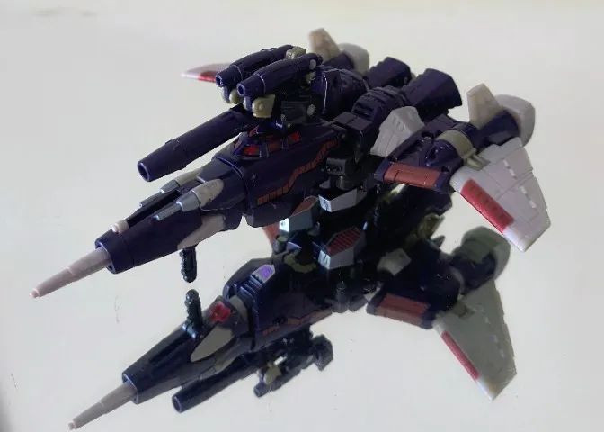 Figure Transformers Classics Generations - Cyclonus com Nightstick, completo e original