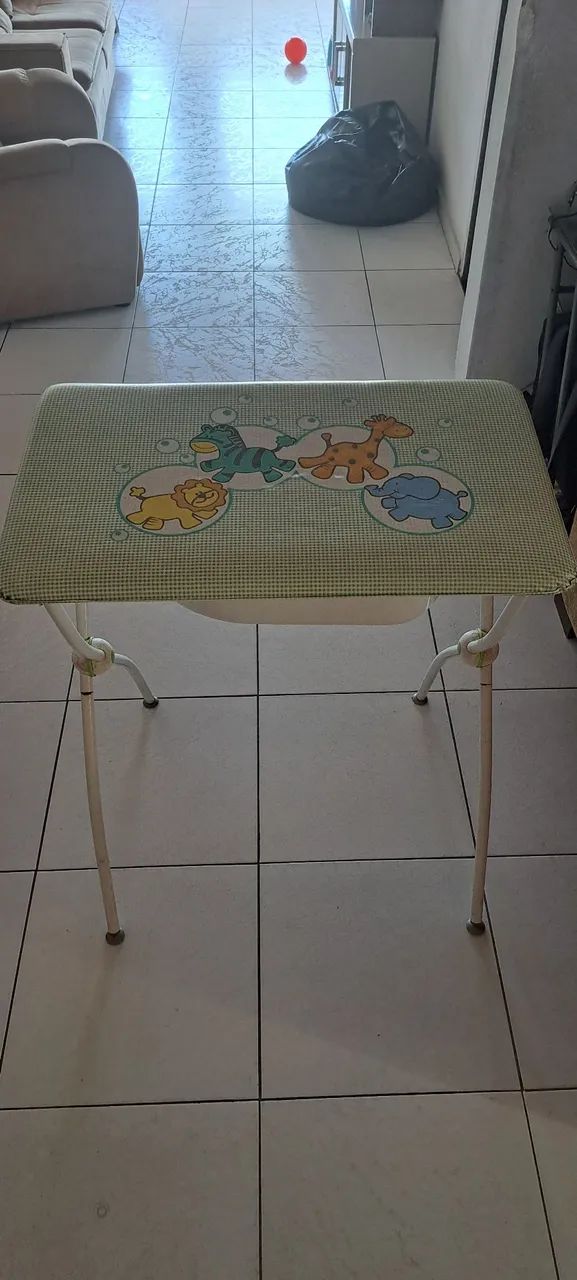 Banheira de bebê com suporte