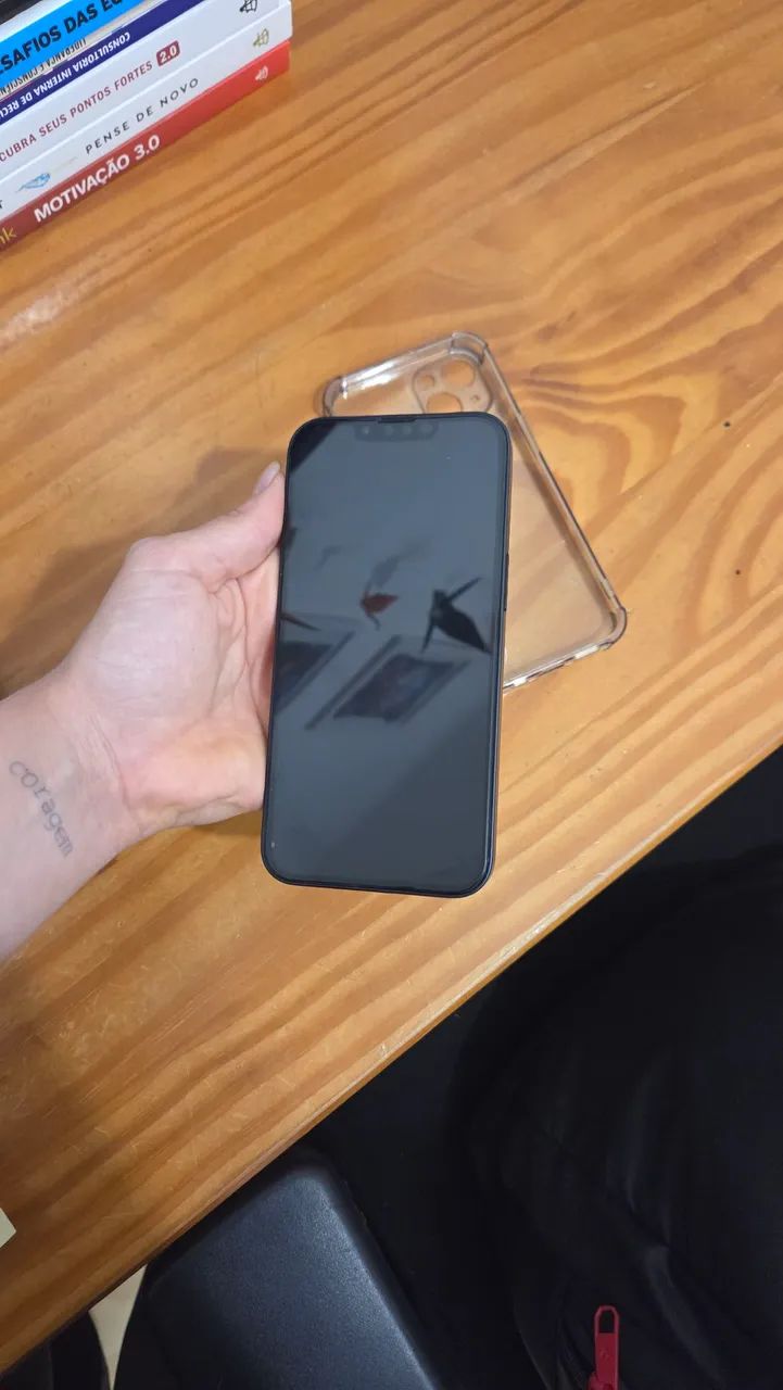 Vendo iPhone 13 128G perfeito estado - Foto 4