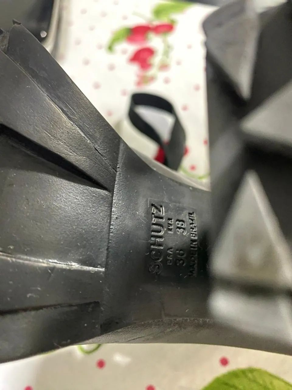 Bota de couro Schutz tam 36 - Foto 4