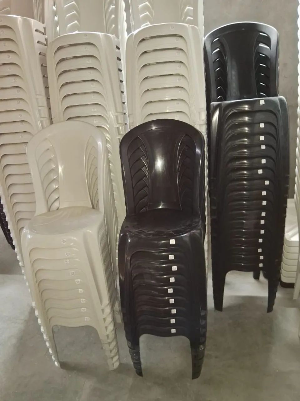 CADEIRAS E MESAS PLÁSTICAS TUDO NA PROMOÇÃO - Foto 5