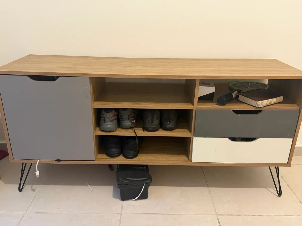 Vende se ARMÁRIO DE QUARTO OU SALA 