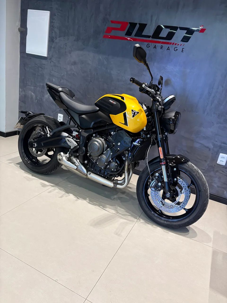 TRIUMPH TRIDENT 660 - Foto 2