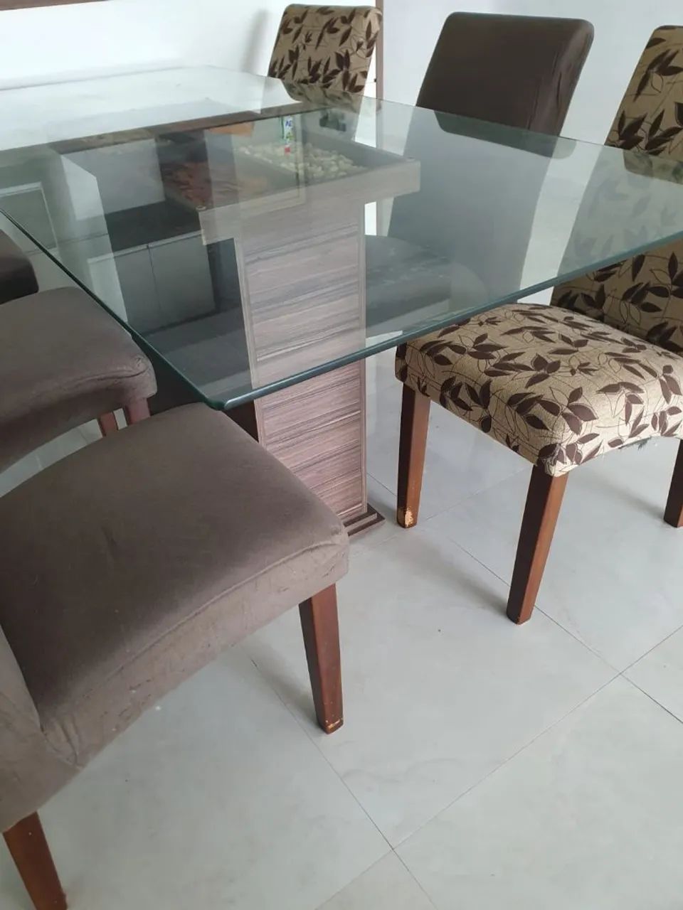 Vende se mesa de vidro com 6 cadeiras - Foto 5