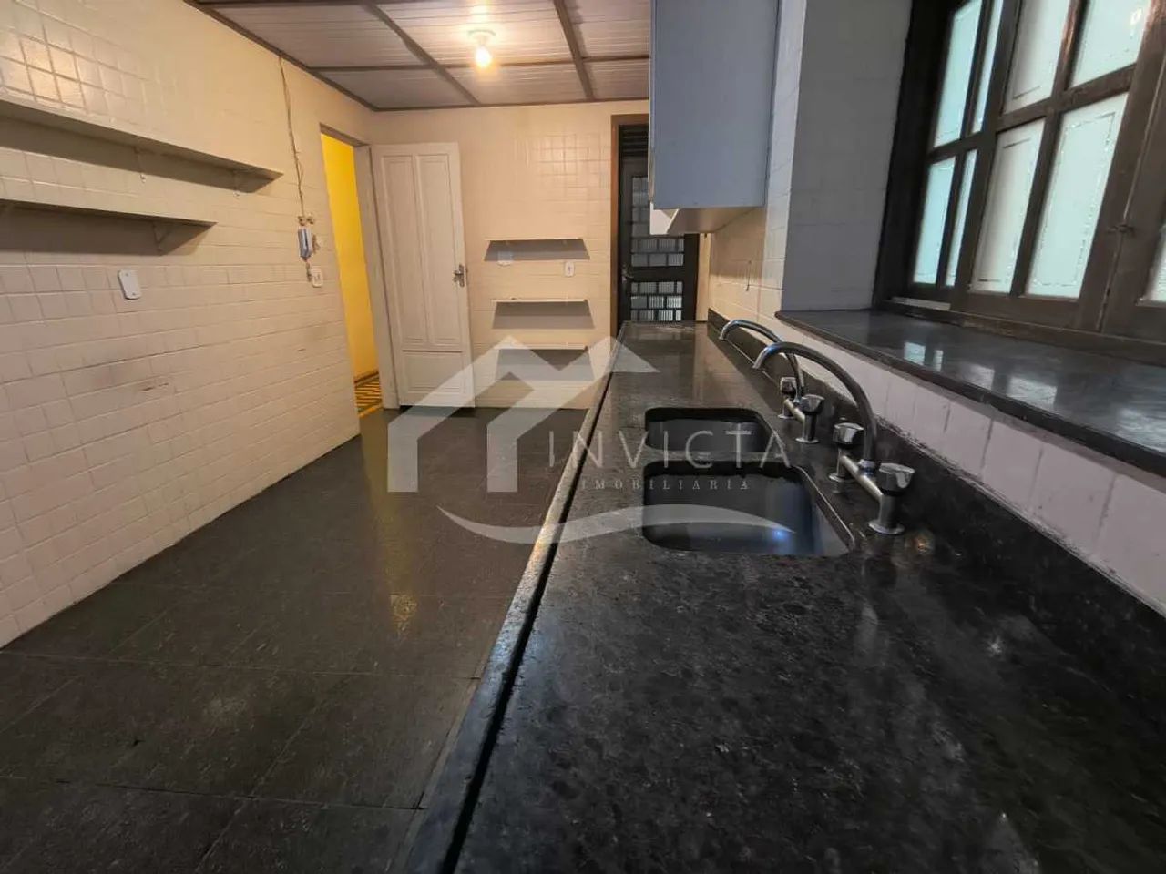 Apartamento de frente, com ótima iluminação e fácil acesso a serviços, lazer e transporte. - Foto 2