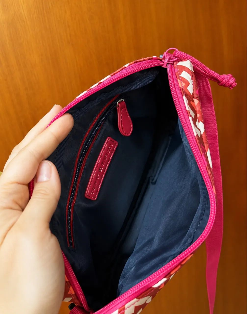     Bolsa Tommy Hilfiger Original Transversal Estampada | Excelente Estado - Foto 5