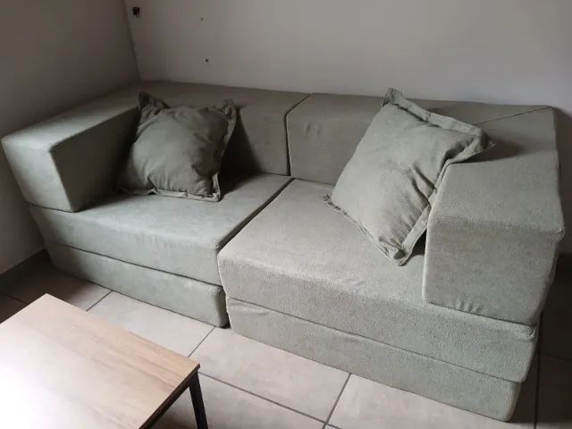 Sofá cama modular verde oliva tecido bouclê