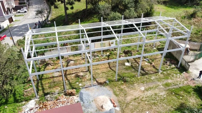 Estrutura de barracão pré moldado 300m² + mezanino300m² com cobertura - Foto 4