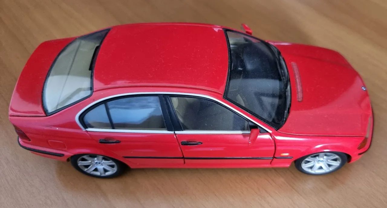BMW 3-Series | Escala 1/18 | 328i 1998 | UT Models - Hobbies e